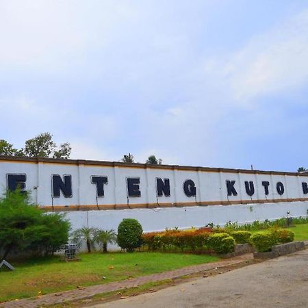 Oyo 90161 Hotel Lendosis Pipa Reja Angkatan 66 Palembang Buitenkant foto