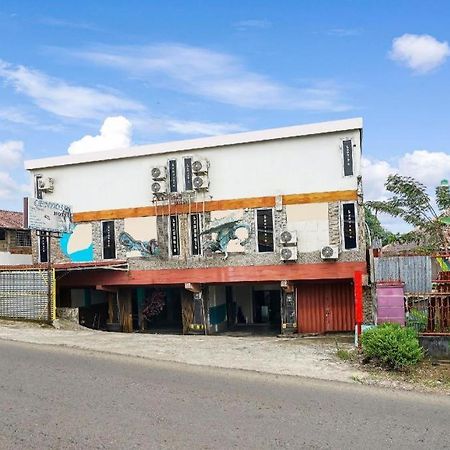Oyo 90161 Hotel Lendosis Pipa Reja Angkatan 66 Palembang Buitenkant foto