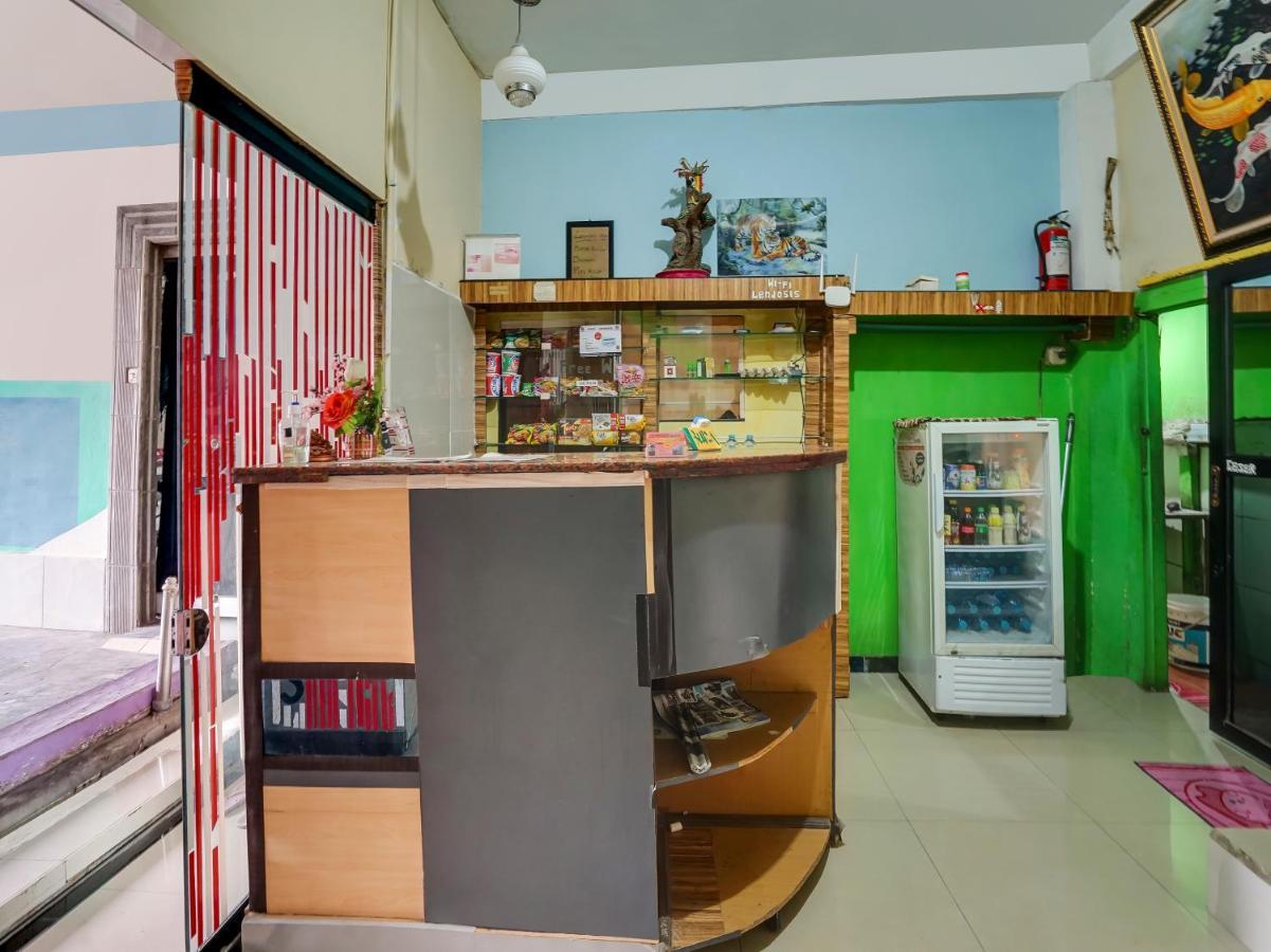 Oyo 90161 Hotel Lendosis Pipa Reja Angkatan 66 Palembang Buitenkant foto