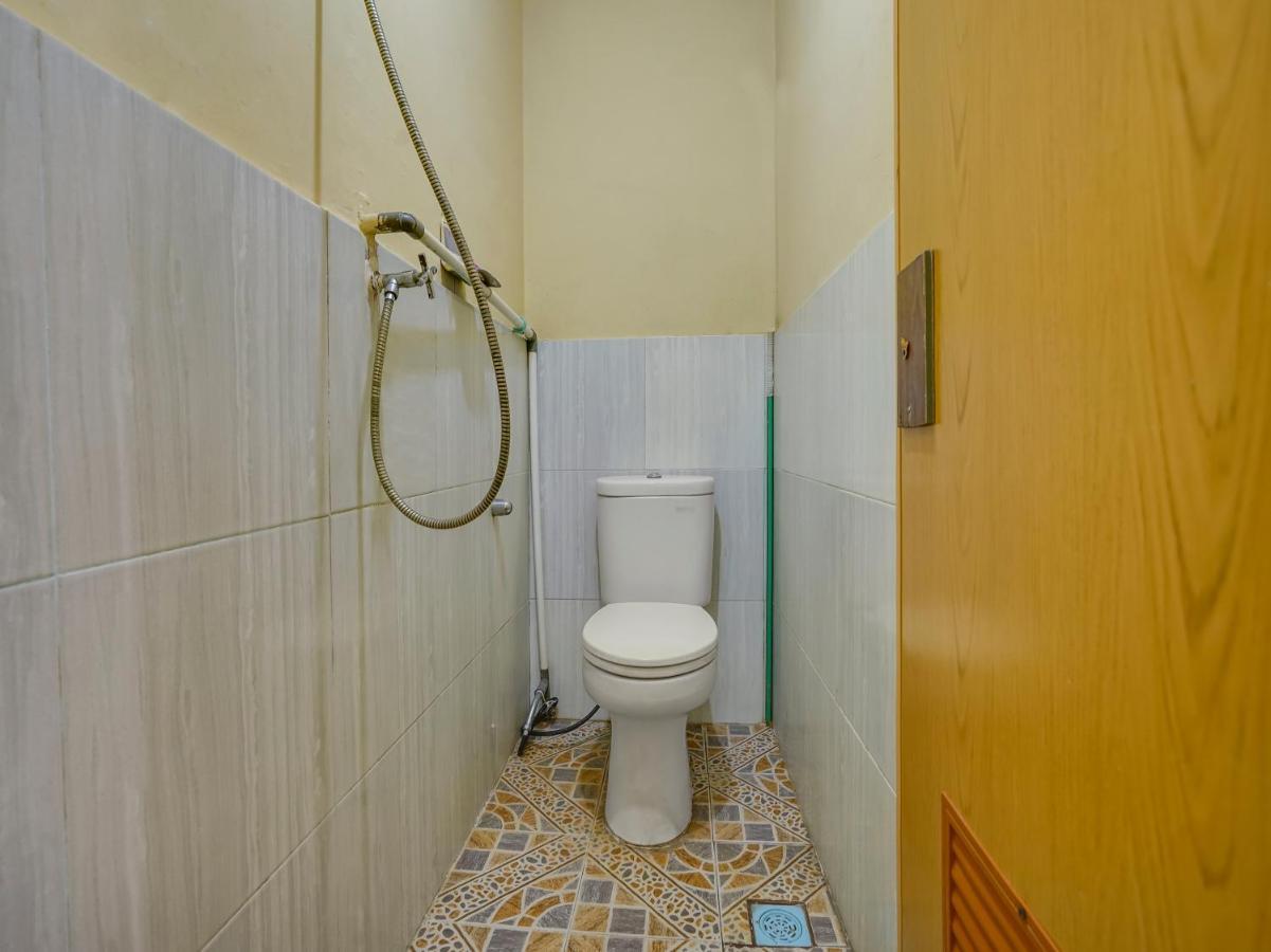 Oyo 90161 Hotel Lendosis Pipa Reja Angkatan 66 Palembang Buitenkant foto