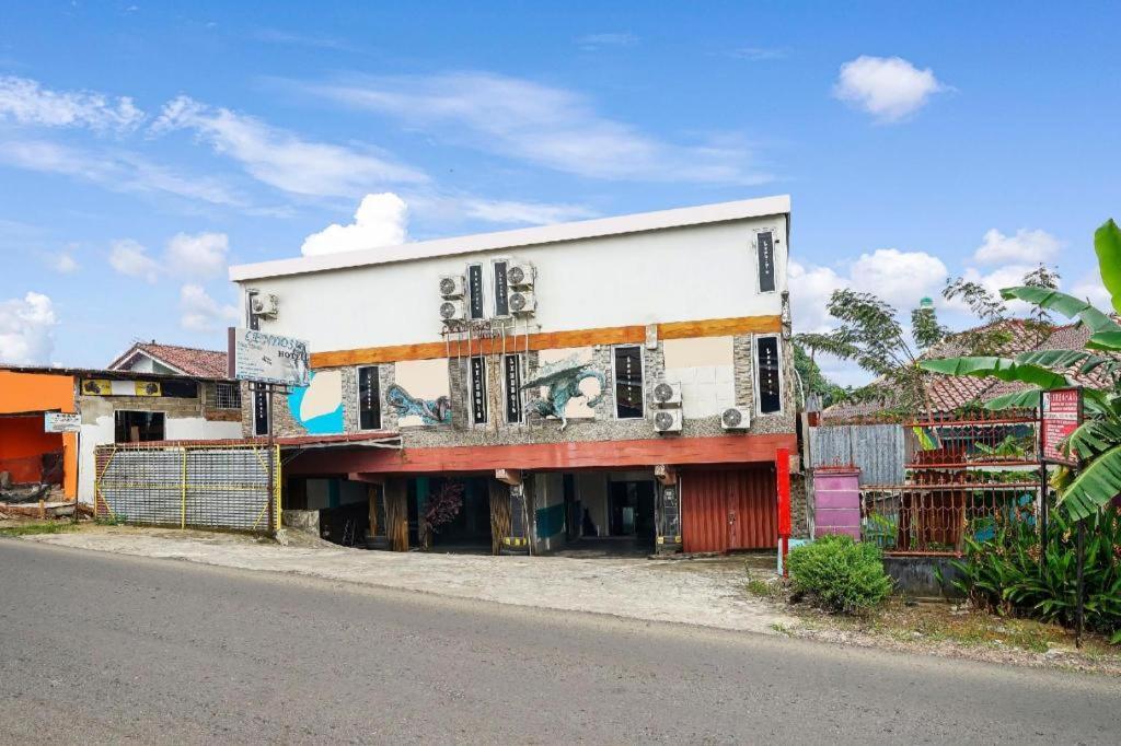 Oyo 90161 Hotel Lendosis Pipa Reja Angkatan 66 Palembang Buitenkant foto